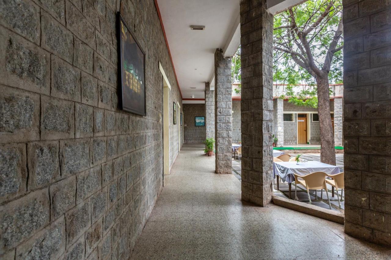 Kstdc Hotel Mayura Bhuvaneshwari Kamalapur Hampi Buitenkant foto
