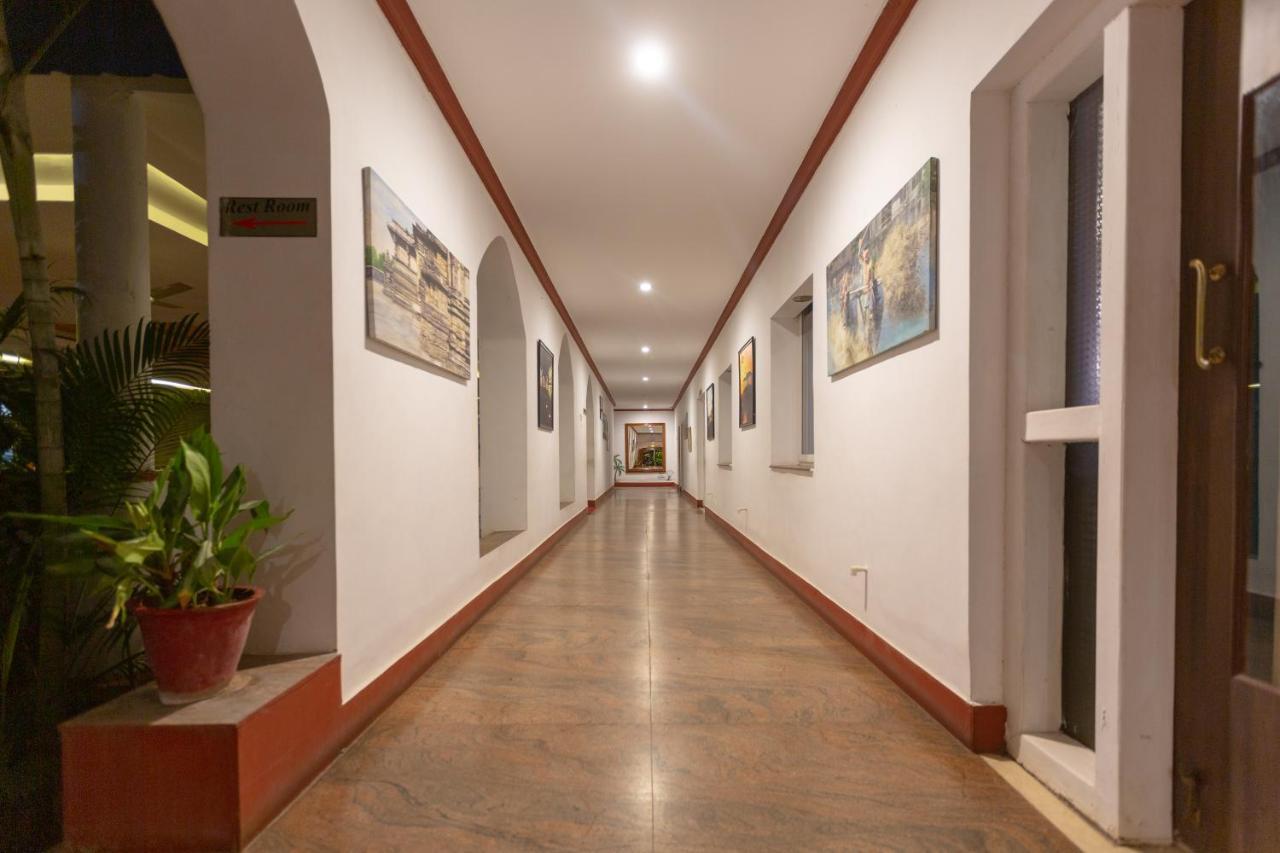 Kstdc Hotel Mayura Bhuvaneshwari Kamalapur Hampi Buitenkant foto