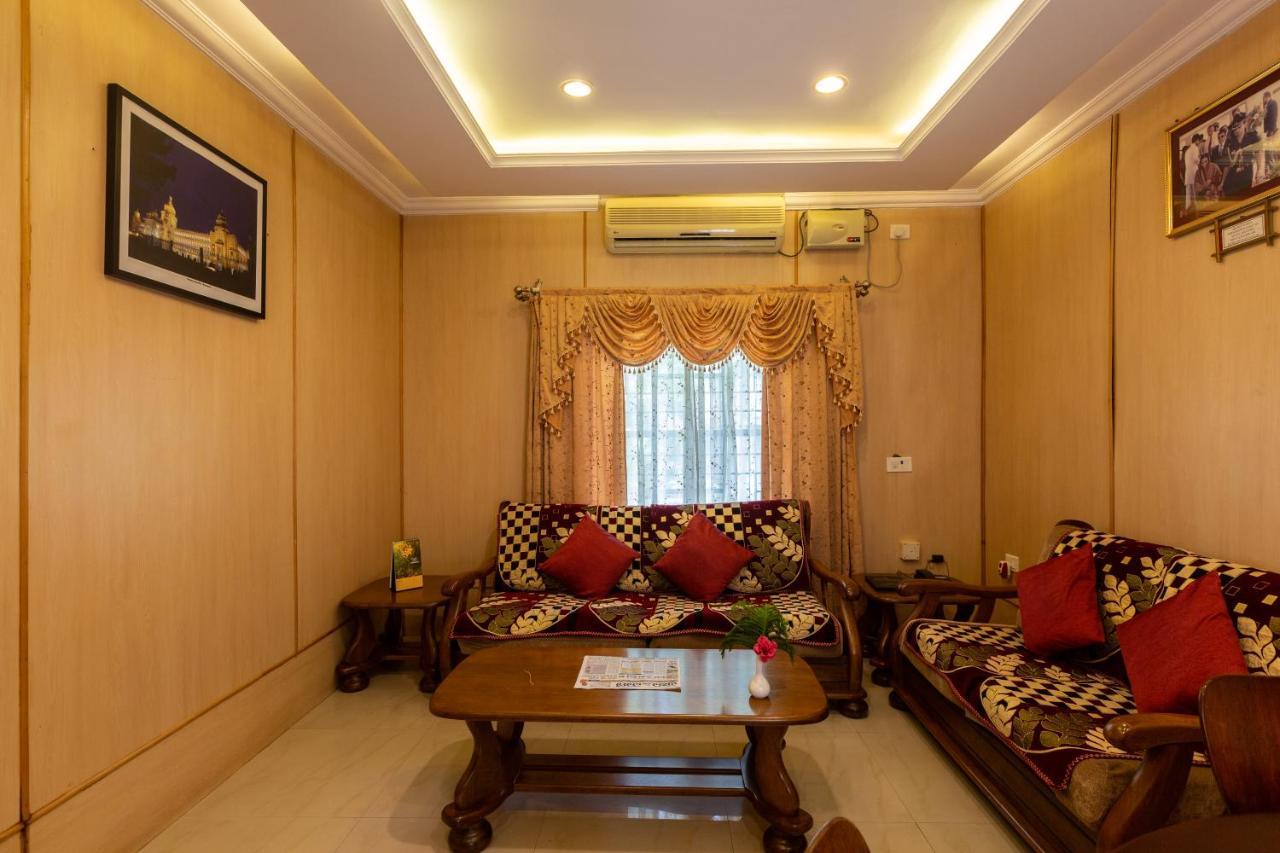 Kstdc Hotel Mayura Bhuvaneshwari Kamalapur Hampi Buitenkant foto