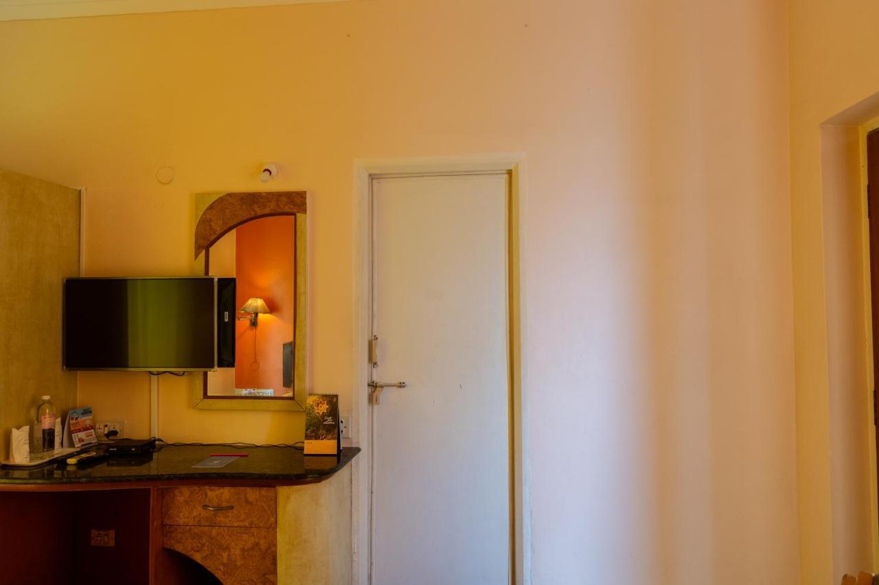 Kstdc Hotel Mayura Bhuvaneshwari Kamalapur Hampi Buitenkant foto