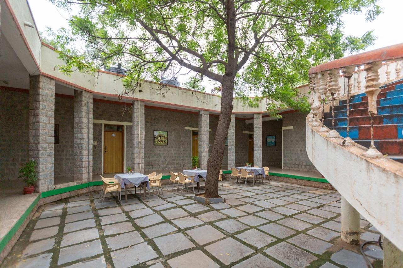 Kstdc Hotel Mayura Bhuvaneshwari Kamalapur Hampi Buitenkant foto
