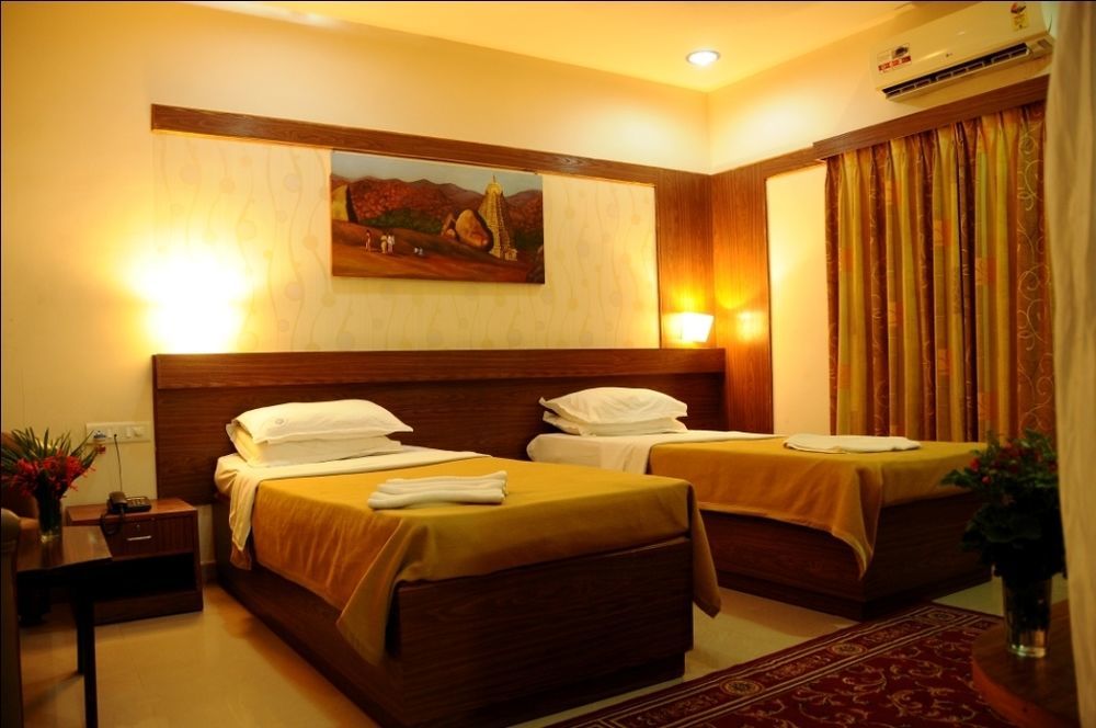Kstdc Hotel Mayura Bhuvaneshwari Kamalapur Hampi Buitenkant foto