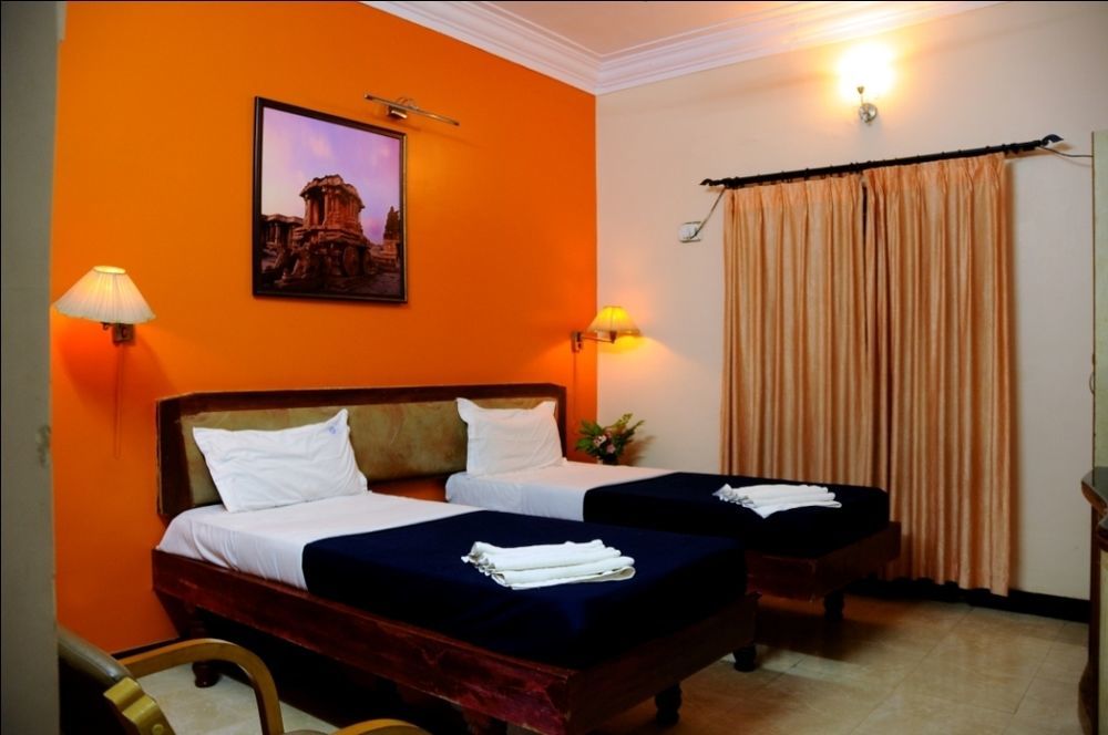 Kstdc Hotel Mayura Bhuvaneshwari Kamalapur Hampi Buitenkant foto