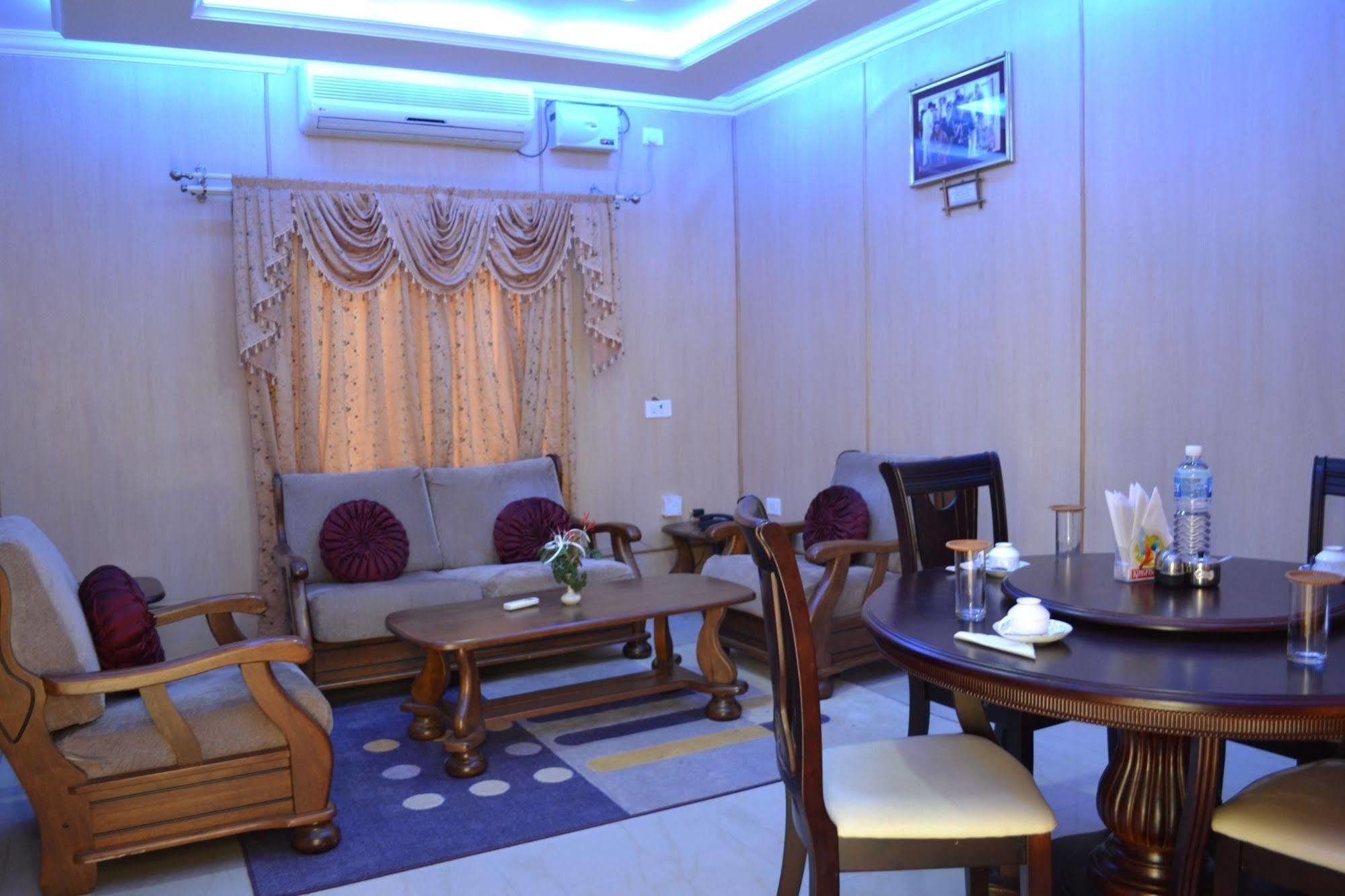 Kstdc Hotel Mayura Bhuvaneshwari Kamalapur Hampi Buitenkant foto