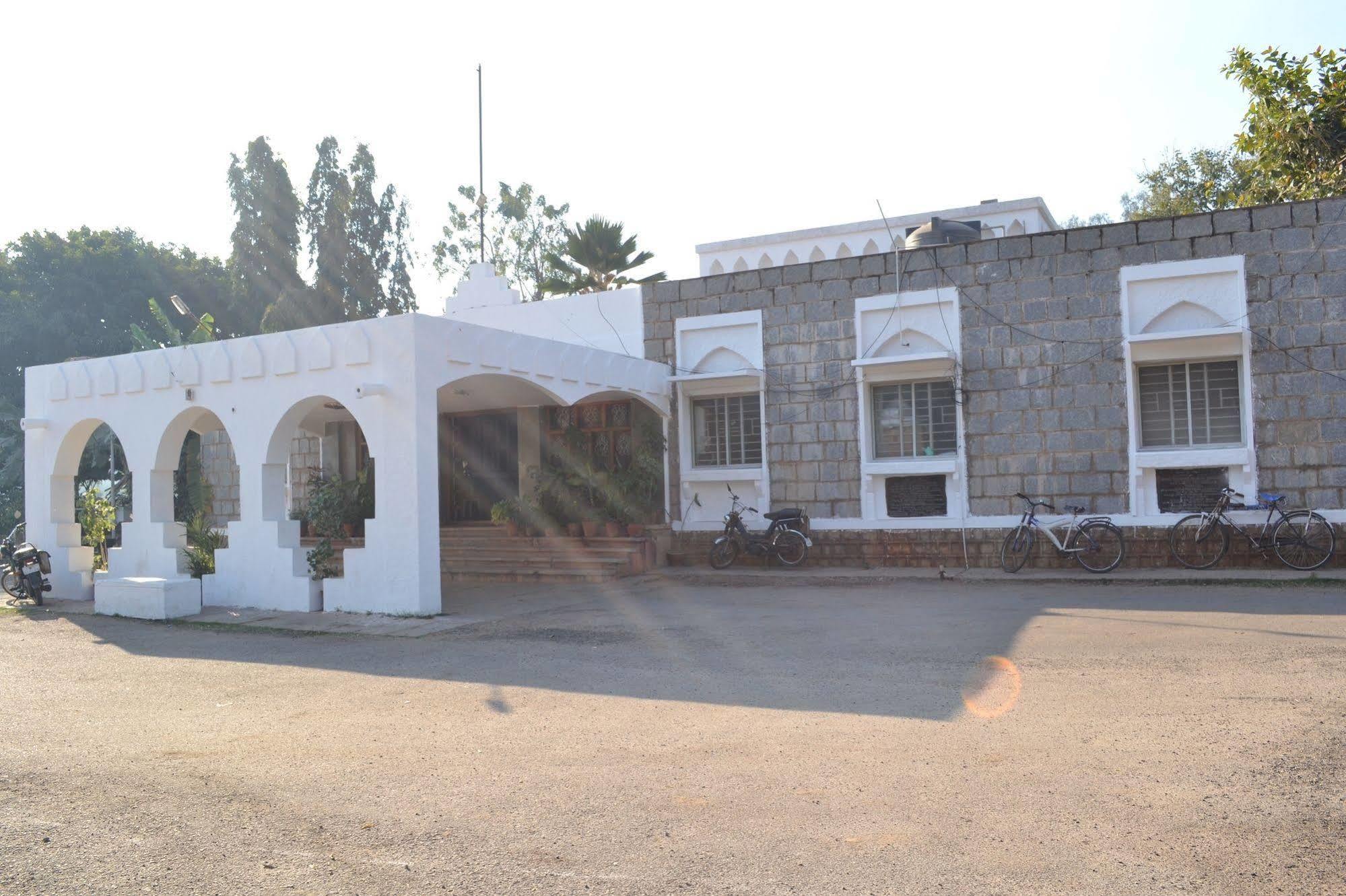 Kstdc Hotel Mayura Bhuvaneshwari Kamalapur Hampi Buitenkant foto