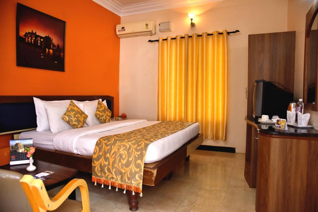 Kstdc Hotel Mayura Bhuvaneshwari Kamalapur Hampi Buitenkant foto